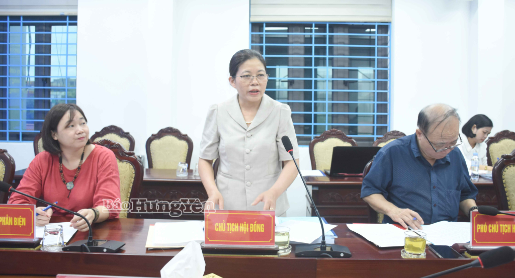 Chủ tịch Hội đồng Khoa học và Công nghệ chuyên ngành phát biểu tại cuộc họp.