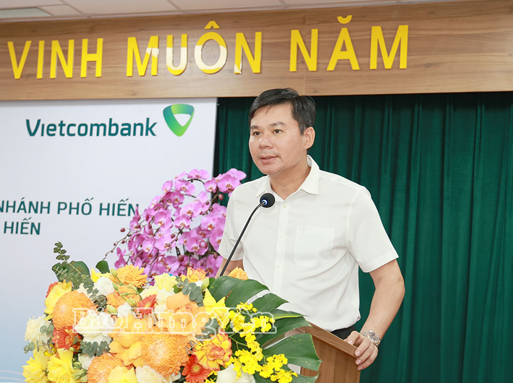 Đồng chí Nguyễn Lê Huy, Ủy viên Ban Thường vụ Tỉnh ủy, Phó Chủ tịch Thường trực UBND tỉnh phát biểu tại lễ ký kết.