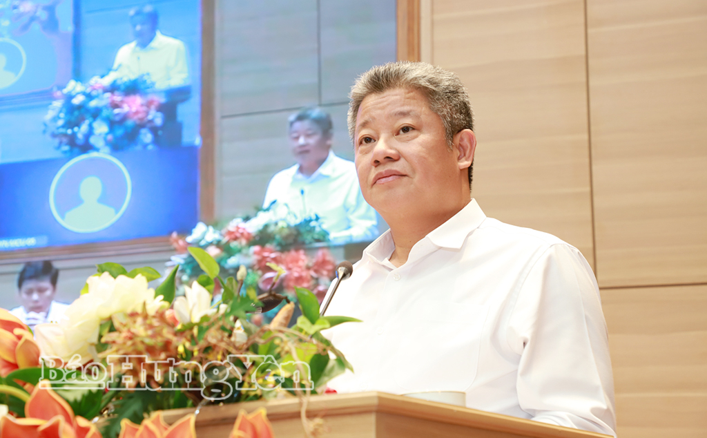 Đồng chí Nguyễn Mạnh Quyền, Phó Bí thư Tỉnh ủy, Chủ tịch UBND tỉnh phát biểu tại hội nghị.