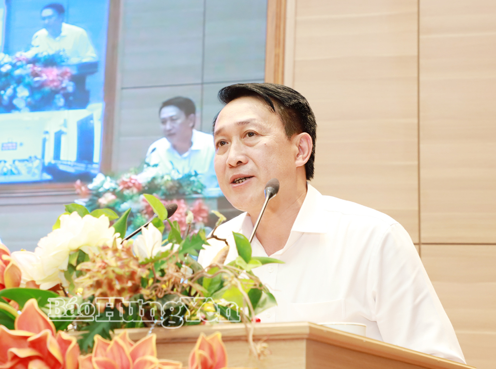 Đồng chí Phạm Văn Khuê, Ủy viên Ban Thường vụ Tỉnh ủy, Trưởng ban Tổ chức Tỉnh ủy phát biểu tại hội nghị.