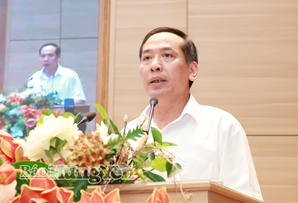 Lãnh đạo Sở Tài chính trả lời kiến nghị của các địa phương tại hội nghị.