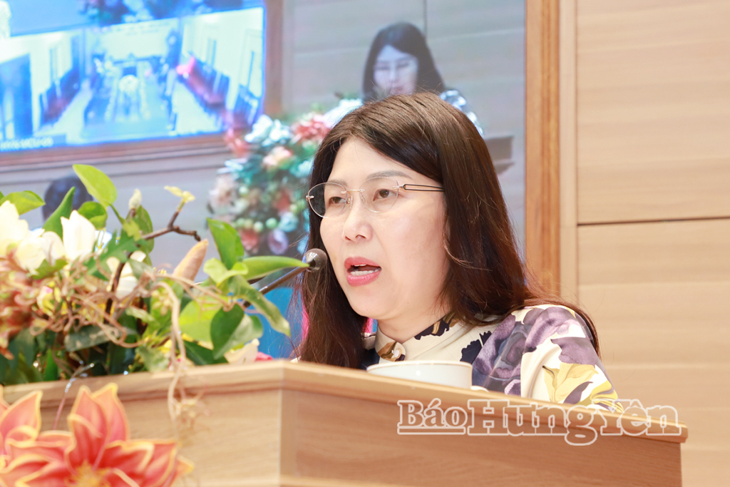 Lãnh đạo Sở Y tế trả lời kiến nghị của các địa phương tại hội nghị.