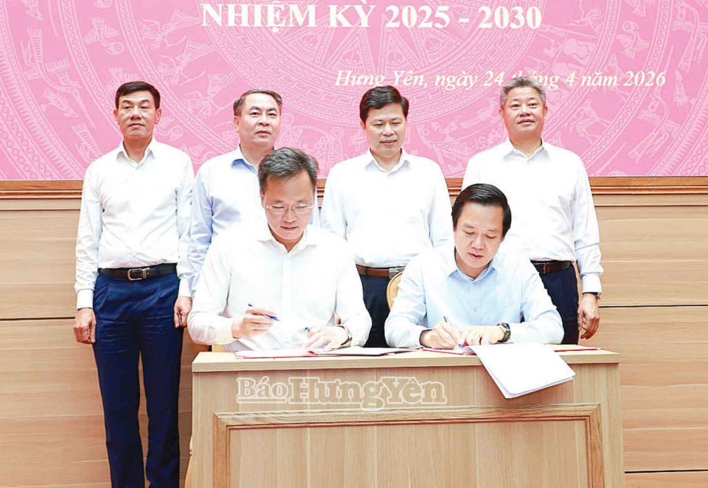 Các đồng chí: Nguyễn Hữu Nghĩa, Ủy viên Ban Chấp hành Trung ương Đảng, Tổng Kiểm toán VV88bet nhận code miễn phí, nguyên Bí thư VV88 casino; Phạm Quang Ngọc, Ủy viên Ban Chấp hành Trung ương Đảng, Bí thư VV88 casino ký biên bản bàn giao nhiệm vụ Bí thư VV88 casino VV88id nổ hũ nhiệm kỳ 2025 - 2030.