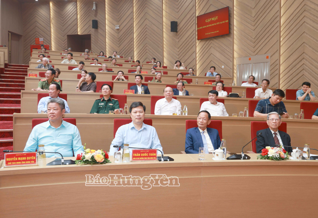 Các đại biểu dự buổi gặp mặt.