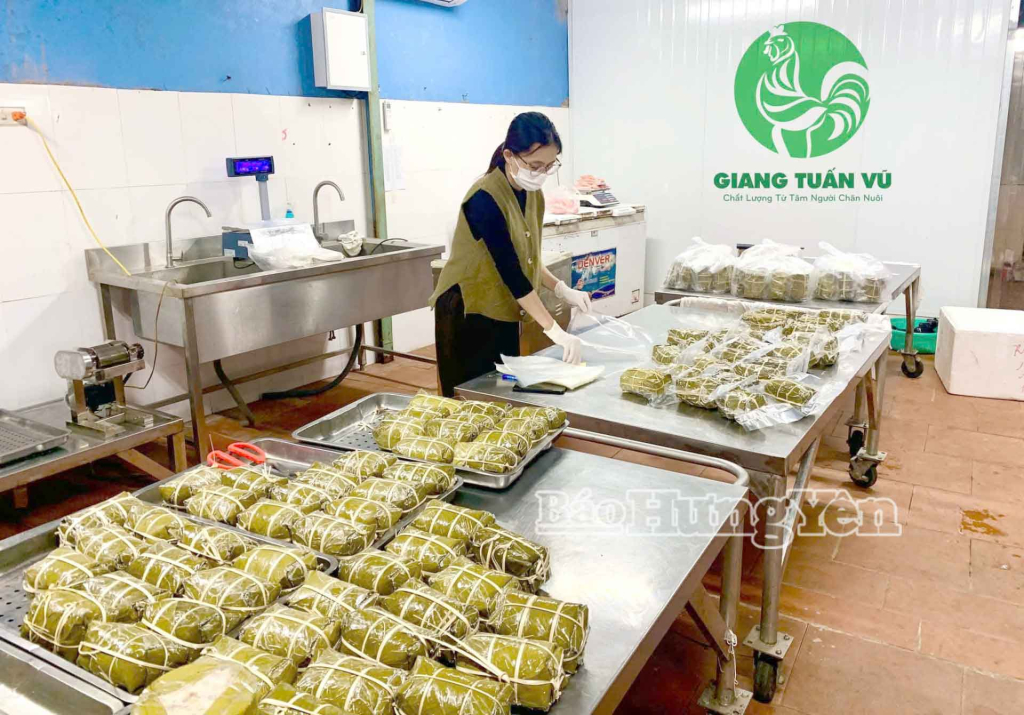 Món giò gà Đông Tảo của gia đình ông Giang Tuấn Vũ.