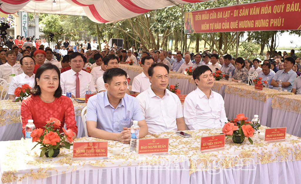 Đồng chí Phạm Văn Nghiêm, Phó Chủ tịch UBND tỉnh dự tại buổi lễ.