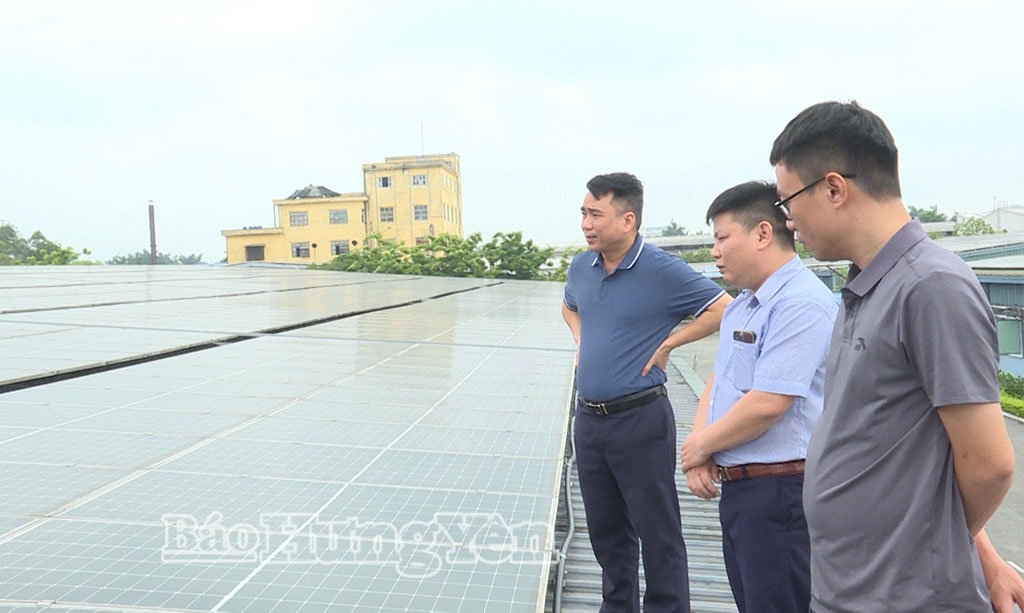 Nhiều doanh nghiệp trên địa bàn tỉnh đã đầu tư lắp đặt hệ thống năng lượng mặt trời áp mái sử dụng năng lượng xanh.