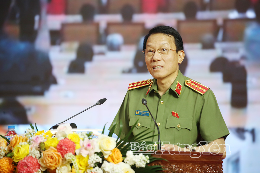Đại tướng Lương Tam Quang, Ủy viên Bộ Chính trị, Bộ trưởng Bộ Công an, đại biểu Quốc hội tỉnh Hưng Yên phát biểu tại hội nghị.