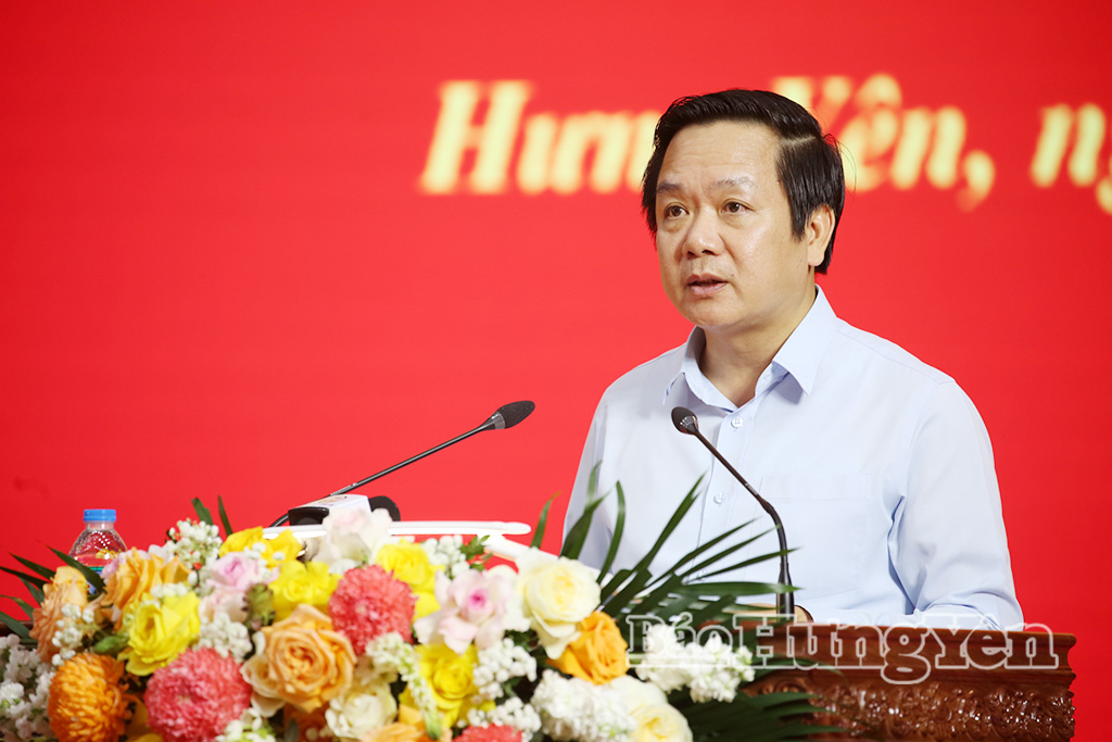 Đồng chí Phạm Quang Ngọc, Ủy viên Ban Chấp hành Trung ương Đảng, Bí thư Tỉnh ủy phát biểu tại hội nghị. 