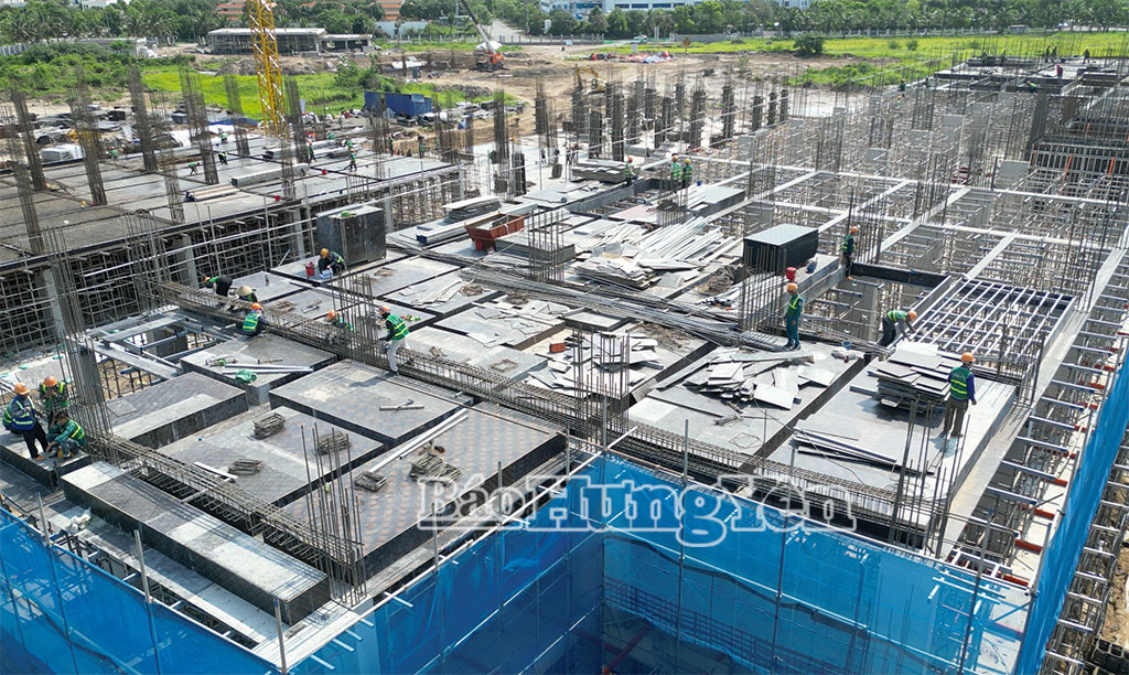 Thi công hạng mục Nhà điều trị, dự án Bệnh viện Đa khoa Thái Bình.