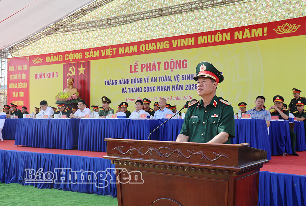 Thiếu tướng Lê Văn Long, Phó Tư lệnh Quân khu 3, Trưởng Ban Chỉ đạo ATVSLĐ và phòng, chống bệnh nghề nghiệp Quân khu 3 phát biểu.