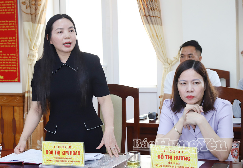 Đồng chí Ngô Thị Kim Hoàn, Ủy viên Ban Thường vụ Tỉnh ủy, Phó Chủ tịch Thường trực Ủy ban MTTQ Việt Nam tỉnh phát biểu tại hội nghị.