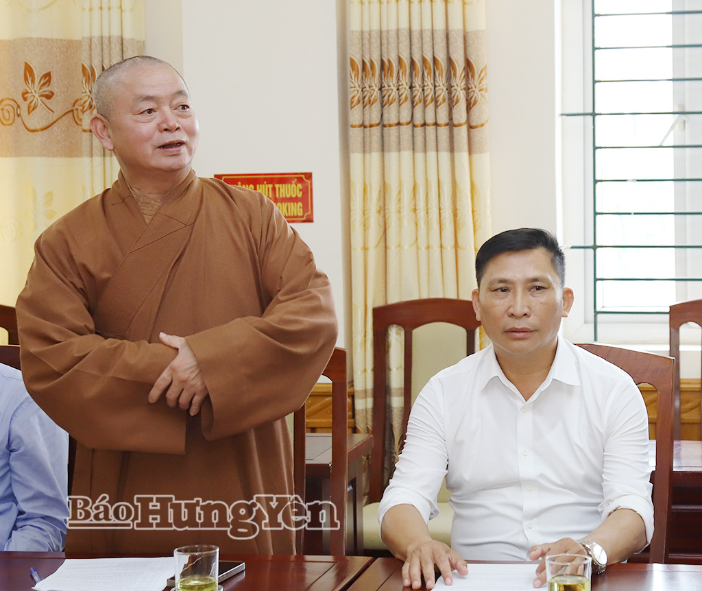 Đại biểu trao đổi tại hội nghị.