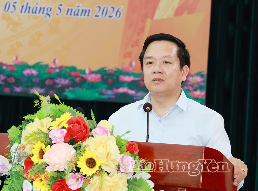 Đồng chí Phạm Quang Ngọc, Ủy viên Ban Chấp hành Trung ương Đảng, Bí thư Tỉnh ủy phát biểu tại buổi sinh hoạt Chi bộ thôn Ốc Nhiêu.