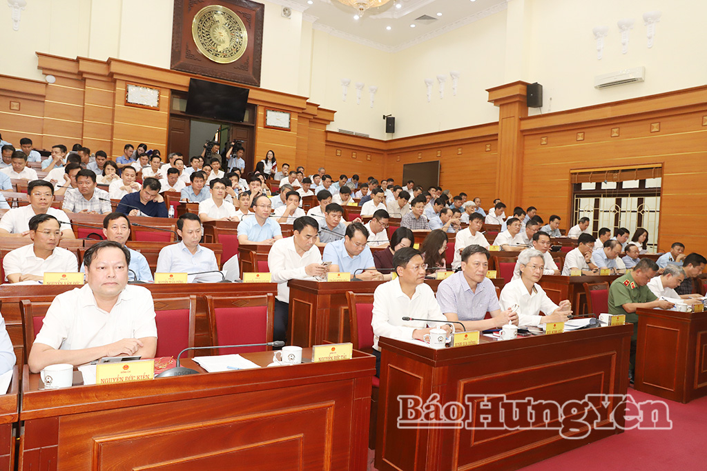 Các đại biểu dự phiên họp.