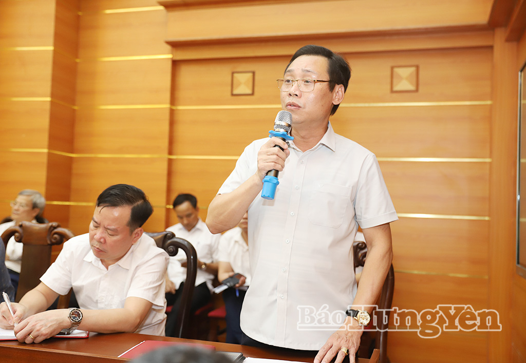 Lãnh đạo UBND xã Châu Ninh phát biểu tại phiên họp.