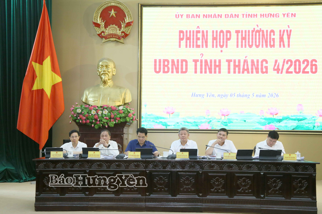 Đồng chí Nguyễn Mạnh Quyền, Phó Bí thư Tỉnh ủy, Chủ tịch UBND tỉnh và các đồng chí Phó Chủ tịch UBND tỉnh chủ trì phiên họp.
