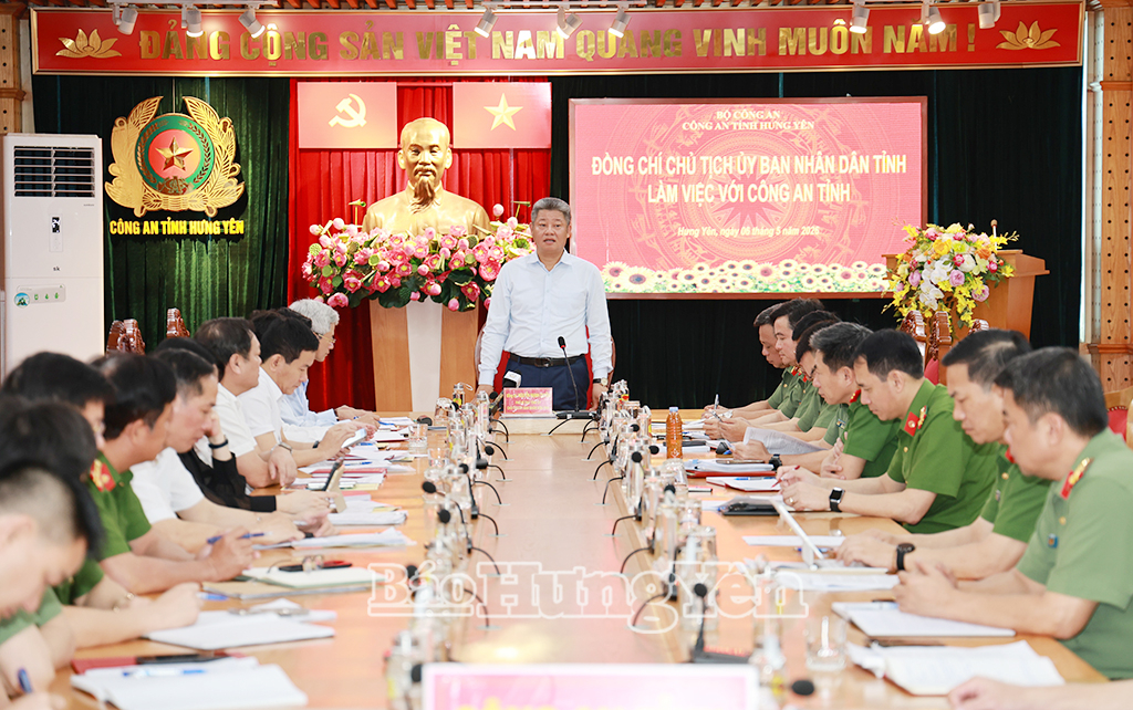 Các đại biểu dự buổi làm việc.