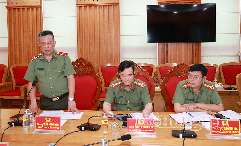 Thiếu tướng Trần Xuân Ánh, Ủy viên Ban Thường vụ Tỉnh ủy, Giám đốc Công an tỉnh phát biểu tại buổi làm việc.
