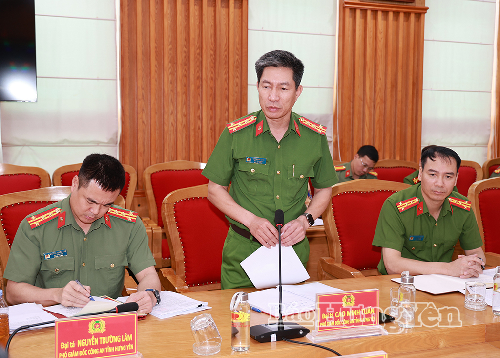 Đại tá Cao Minh Tuấn, Phó Giám đốc Công an tỉnh phát biểu tại buổi làm việc.