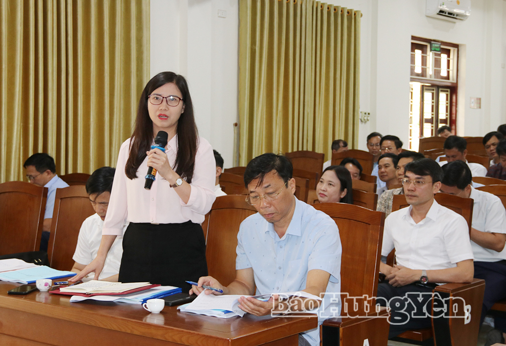 Thành viên Ban Chỉ đạo Kỳ thi tuyển sinh vào lớp 10 THPT năm học 2026 - 2027 phát biểu tại cuộc họp.