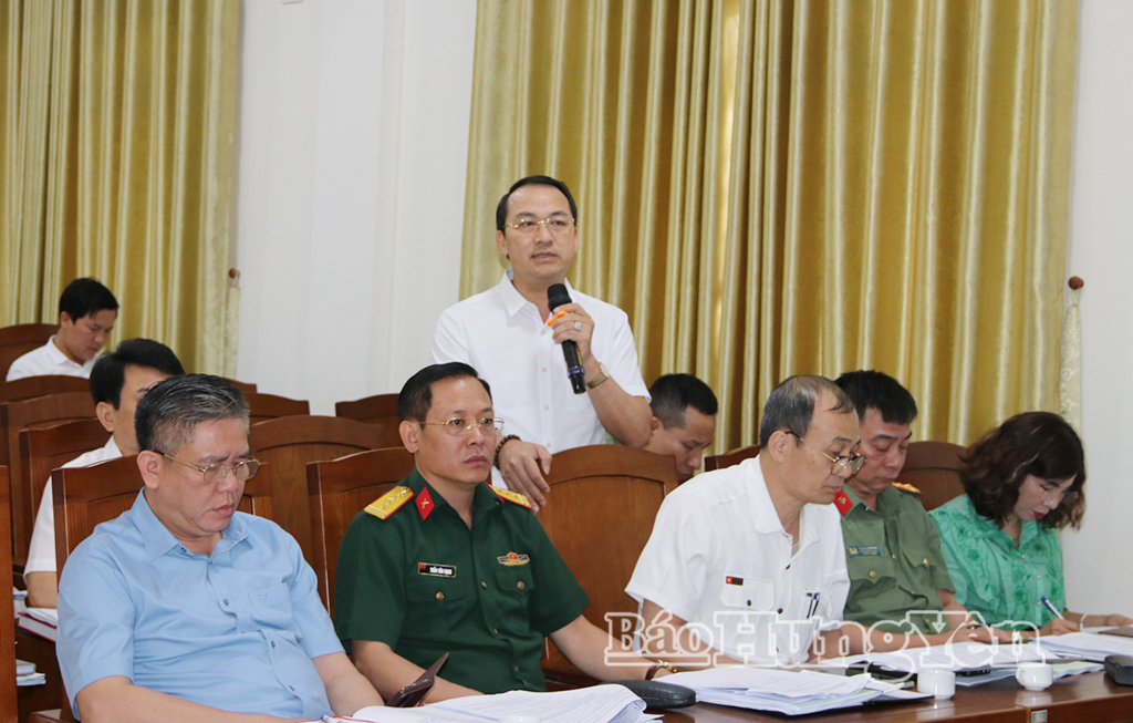 Thành viên Ban Chỉ đạo kỳ thi tốt nghiệp THPT năm 2026 phát biểu tại cuộc họp.
