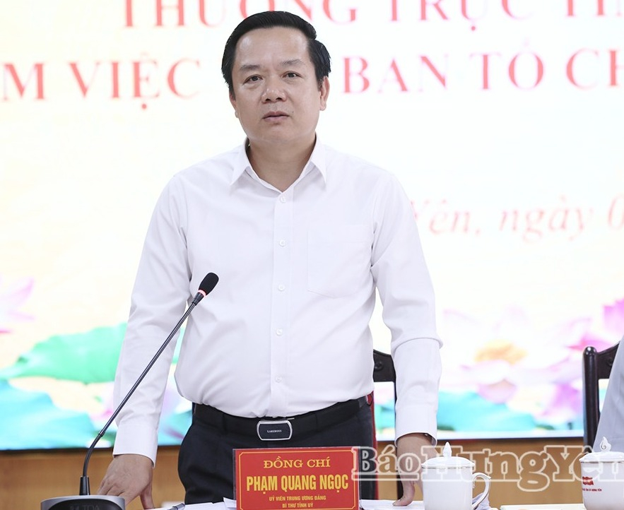 Đồng chí Phạm Quang Ngọc, Ủy viên Ban Chấp hành Trung ương Đảng, Bí thư Tỉnh ủy phát biểu chỉ đạo tại hội nghị. 