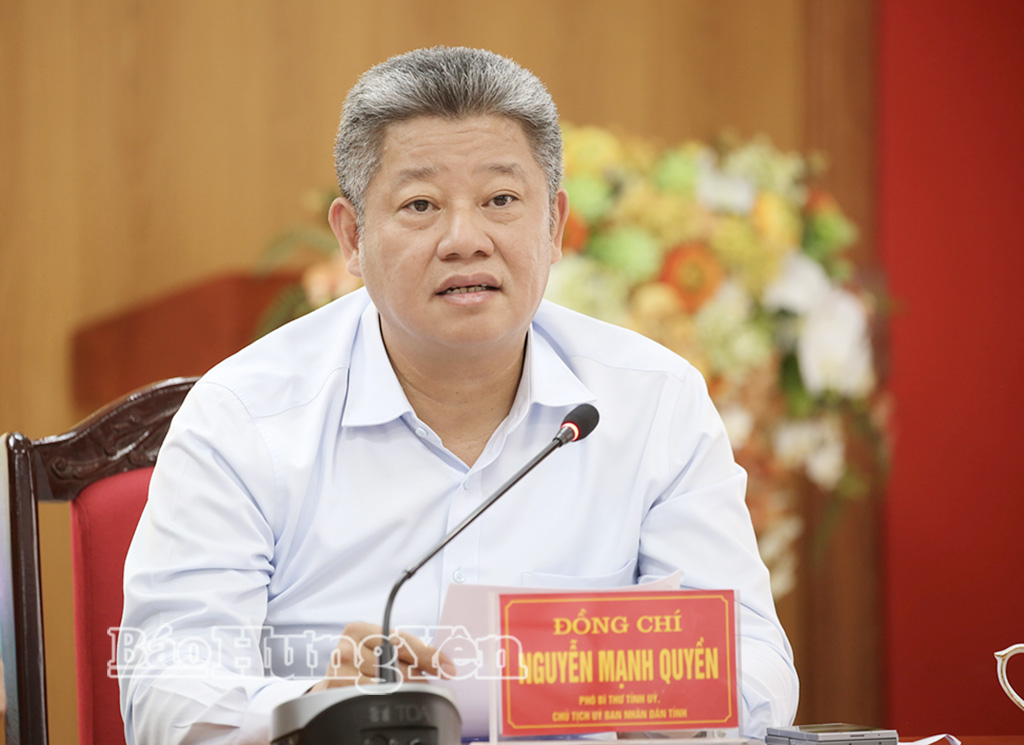 Đồng chí Nguyễn Mạnh Quyền, Phó Bí thư Tỉnh ủy, Chủ tịch UBND tỉnh phát biểu tại hội nghị. 