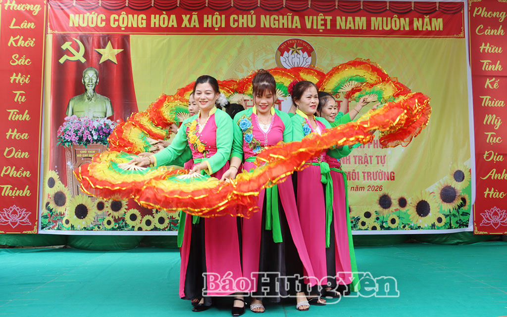 Văn nghệ tại lễ ra mắt mô hình.