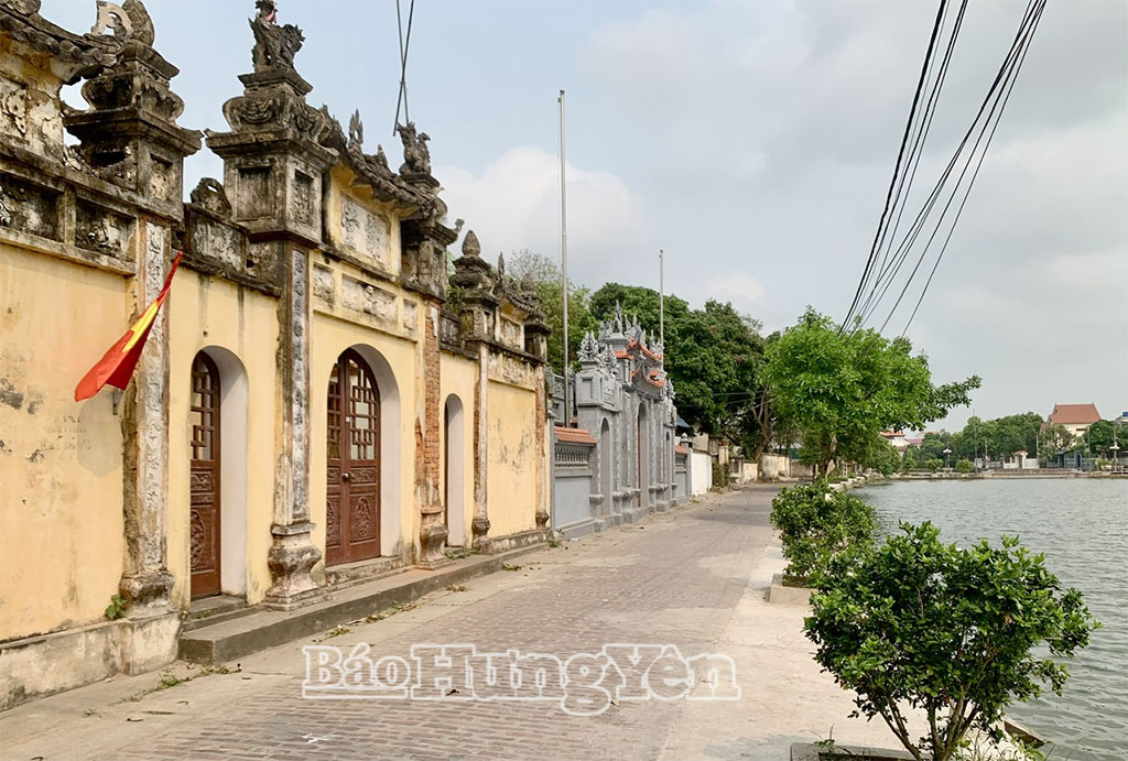Những ngôi nhà thờ cổ ở làng Nôm.