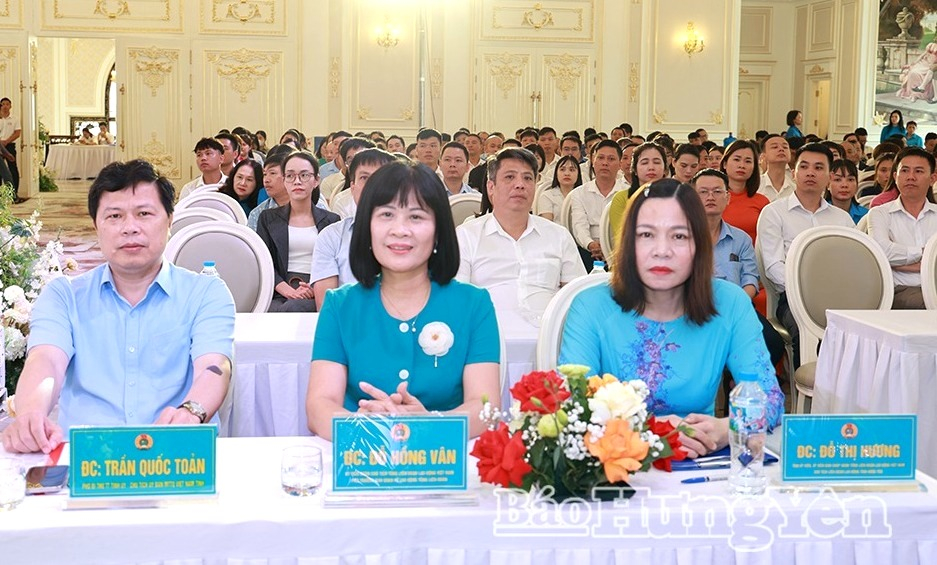 Đồng chí Trần Quốc Toản, Phó Bí thư Thường trực Tỉnh ủy, Chủ tịch Ủy ban MTTQ Việt Nam tỉnh và các đại biểu dự lễ phát động.
