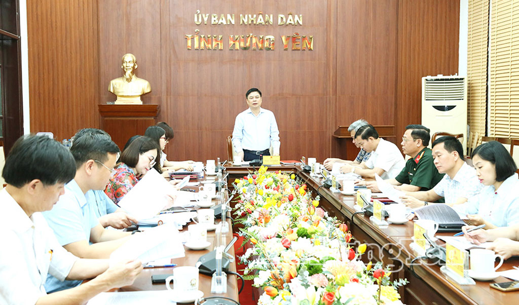 Đồng chí Phạm Văn Nghiêm, Phó Chủ tịch UBND tỉnh chủ trì cuộc họp.
