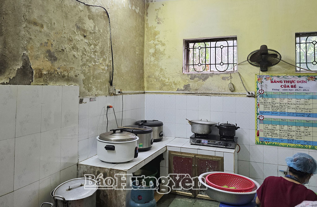 Bếp ăn tập thể của điểm trường số 1 Trường Mầm non Lương Bằng không đủ điều kiện về diện tích và cơ sở vật chất theo quy định về ATTP.