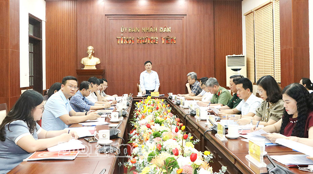 Đồng chí Phạm Văn Nghiêm, Phó Chủ tịch UBND tỉnh chủ trì cuộc họp.