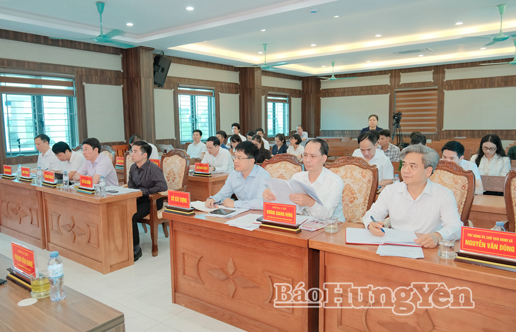 Các đại biểu tham dự buổi làm việc.