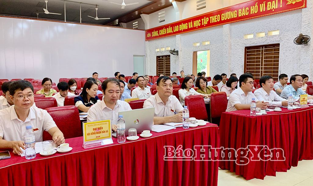 Các đại biểu dự kỳ họp.