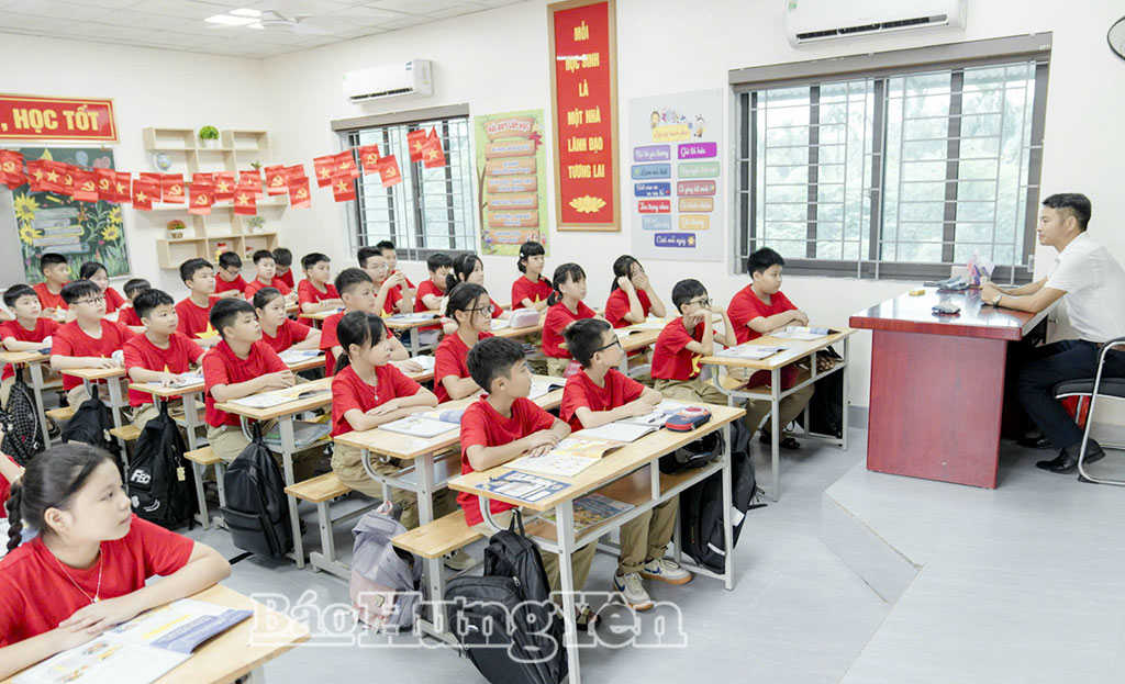 Học sinh Trường THCS Nguyễn Thiện Thuật (xã Khoái Châu) trong giờ học.