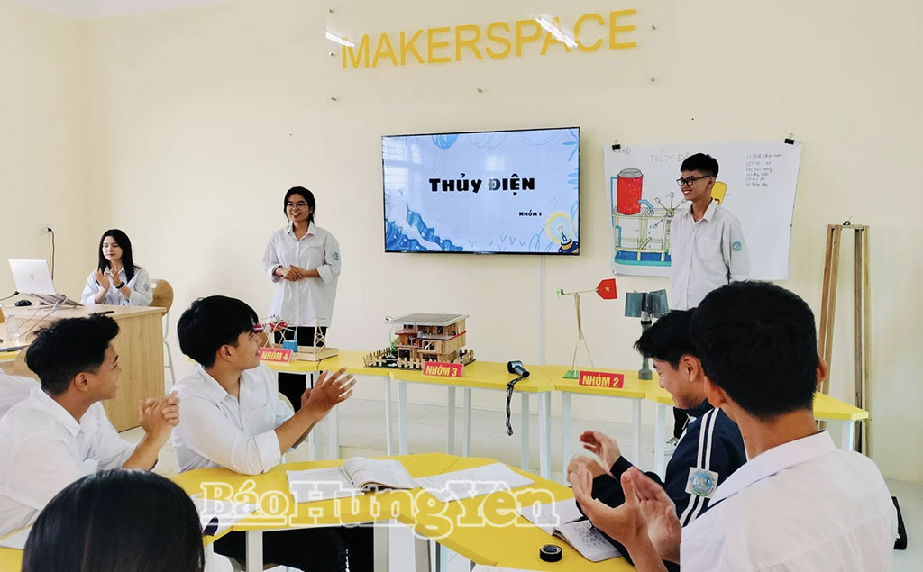 Tiết học STEM tại phòng học STEM của Trường THPT Đức Hợp (xã Đức Hợp).