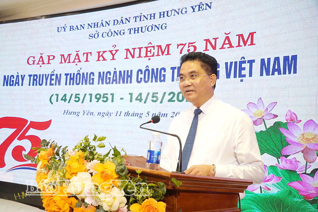 Đồng chí Phó Chủ tịch UBND tỉnh Lê Quang Hòa phát biểu tại buổi gặp mặt.