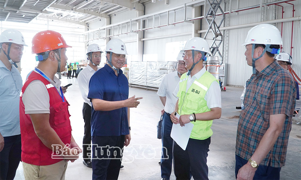 Đồng chí Phó Chủ tịch UBND tỉnh Lê Quang Hòa đề nghị nhà đầu tư đẩy nhanh tiến độ thực hiện Dự án KCN Hưng Phú và nhà máy sản xuất ô tô.