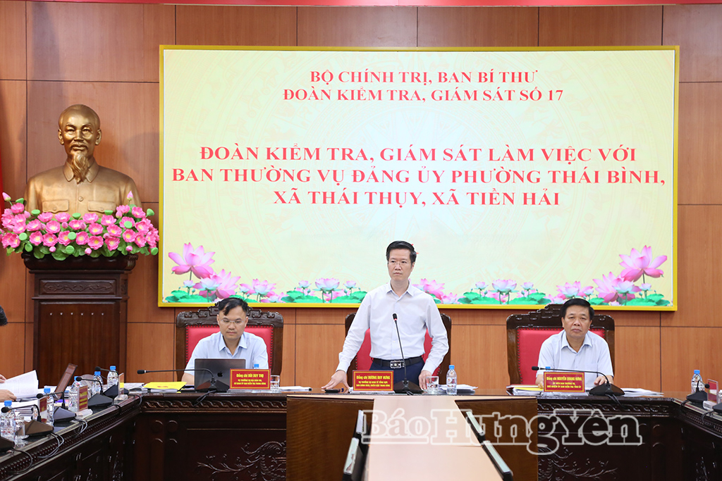 Đồng chí Dương Duy Hưng, Vụ trưởng Vụ Kinh tế tổng hợp, Ban Chính sách, chiến lược Trung ương phát biểu tại buổi làm việc. Ảnh: Trịnh Cường