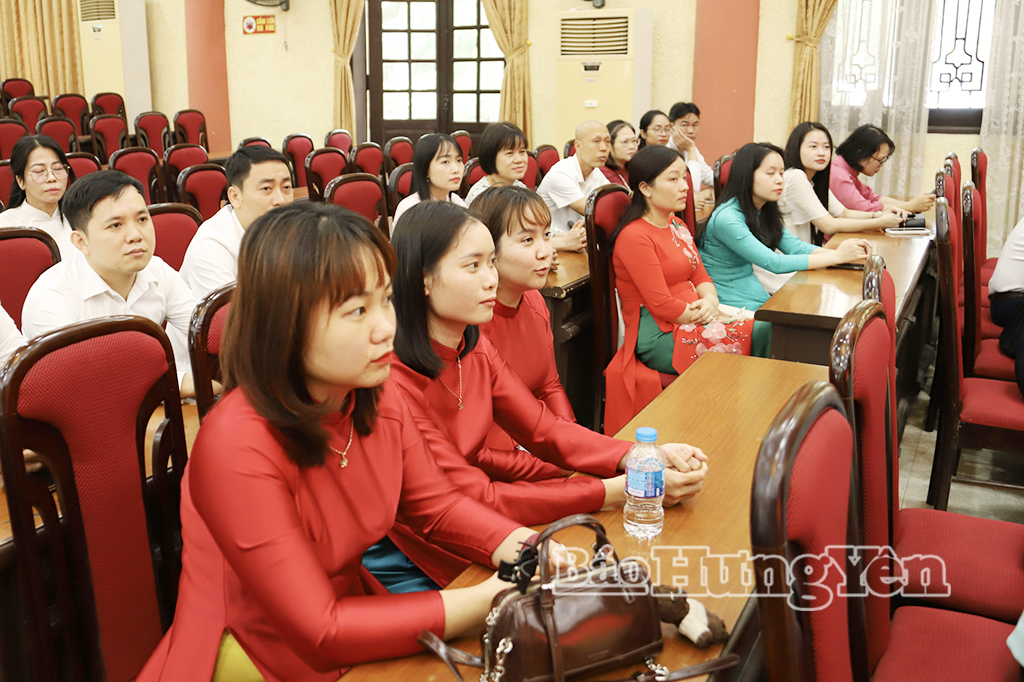 Học viên dự lễ khai giảng.
