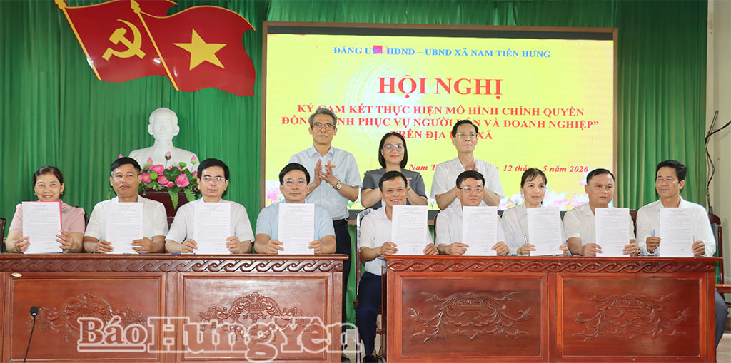 Ký cam kết giữa các cơ quan, đơn vị thực hiện mô hình “Chính quyền đồng hành, phục vụ người dân và doanh nghiệp”.
