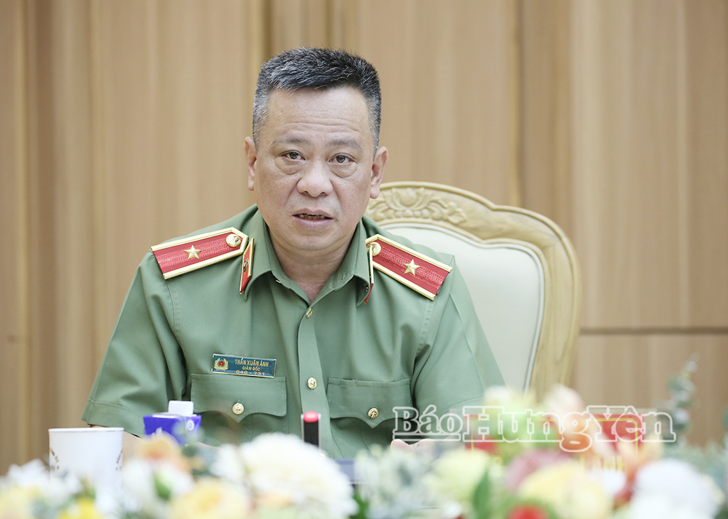 Thiếu tướng Trần Xuân Ánh, Ủy viên Ban Thường vụ Tỉnh ủy, Giám đốc Công an tỉnh phát biểu tại buổi làm việc.