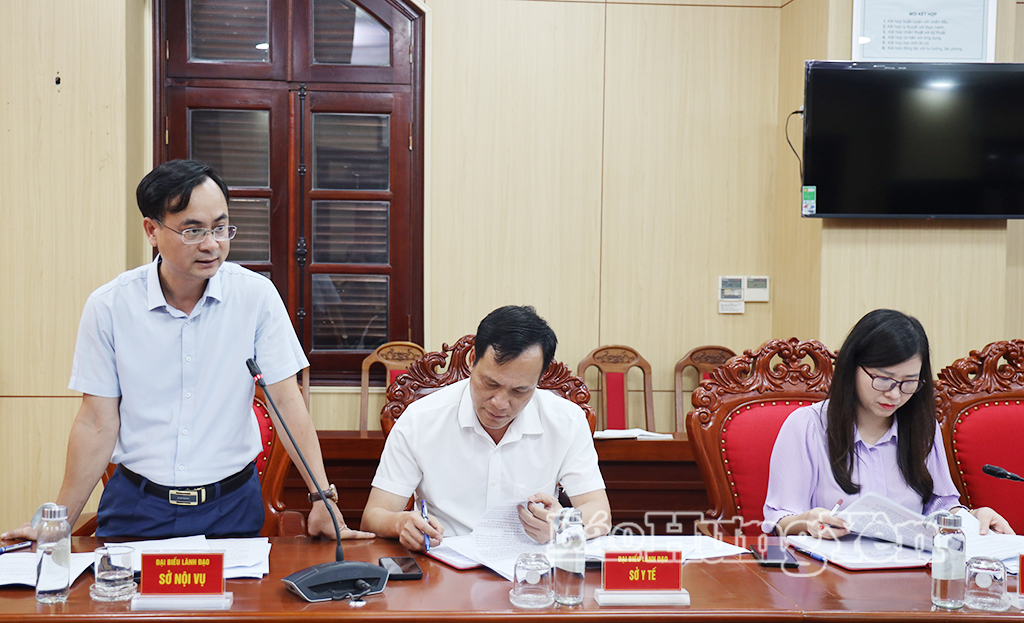 Đại biểu phát biểu ý kiến tại hội nghị.