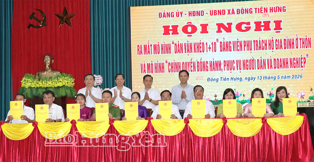 Ký cam kết giữa các cơ quan, đơn vị thực hiện mô hình “Chính quyền đồng hành, phục vụ người dân và doanh nghiệp”.