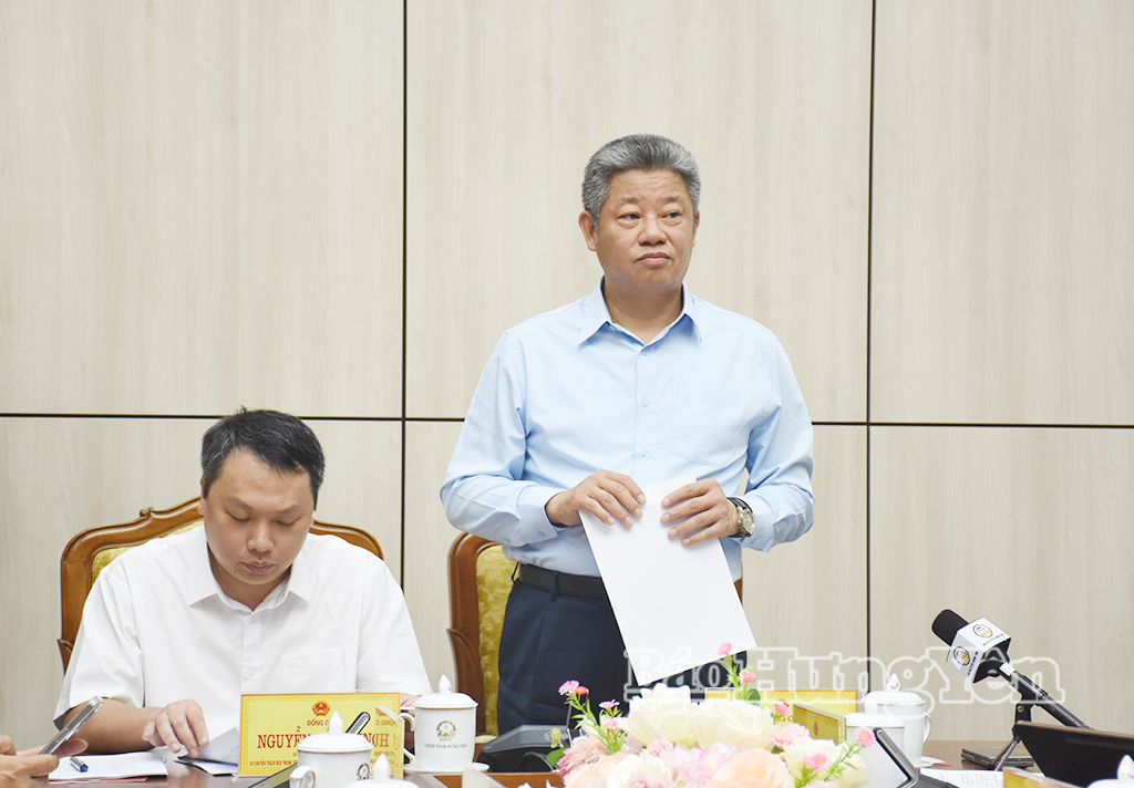 Đồng chí Nguyễn Mạnh Quyền, Phó Bí thư Tỉnh ủy, Chủ tịch UBND tỉnh, Trưởng Ban Chỉ đạo của UBND tỉnh về phát triển KHCN, ĐMST, CĐS và Đề án 06 phát biểu tại cuộc họp.