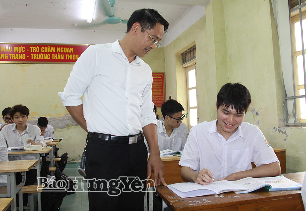 Được miễn thi tốt nghiệp nhưng Hưởng vẫn miệt mài học tập.