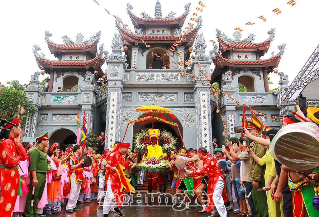 Lễ hội cầu mưa (Lễ hội Tứ Pháp) tại chùa Thái Lạc là di sản văn hóa phi vật thể quốc gia đặc sắc.