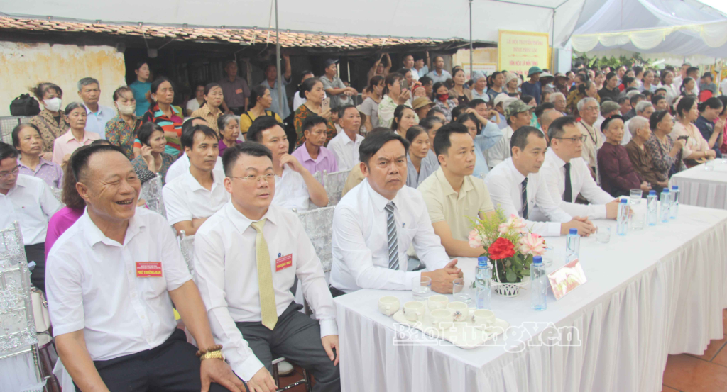 Đông đảo nhân dân trong và ngoài xã Tây Thái Ninh đến dự.